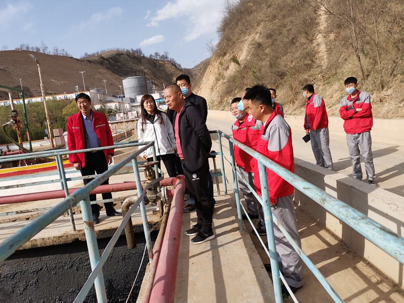 黃國(guó)全一行調(diào)研子長(zhǎng)市污油泥無害化處理廠_副本_副本.jpg